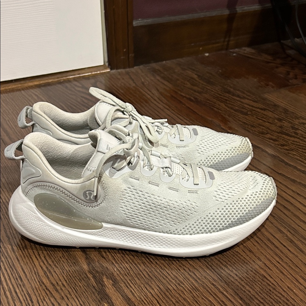 lululemon athletica Women's Light Grey beyondfeel trail running shoes 12
